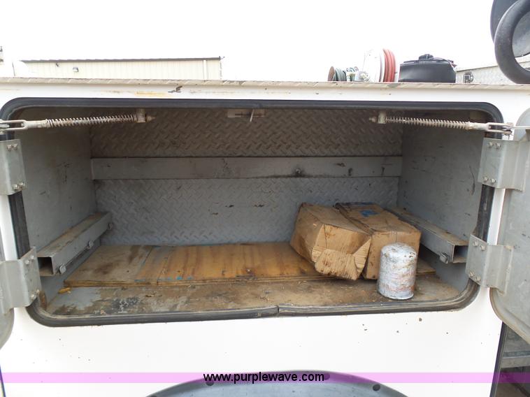 image for item K7670 2005 GMC C5500 service truck with crane