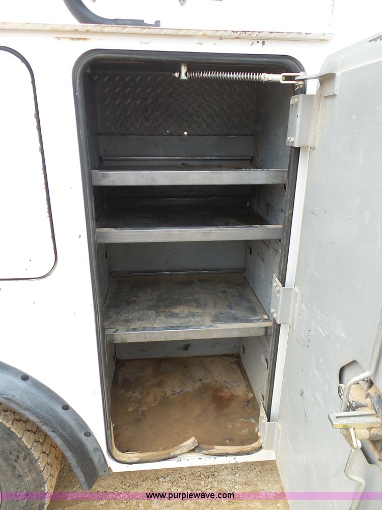 image for item K7670 2005 GMC C5500 service truck with crane