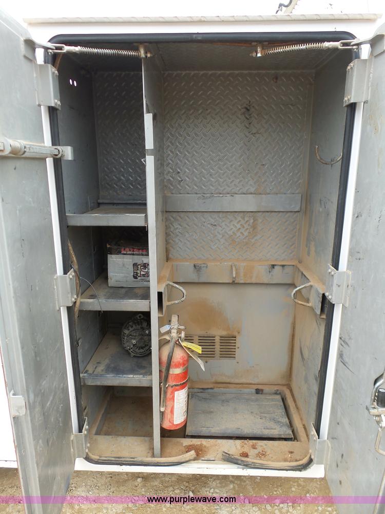 image for item K7670 2005 GMC C5500 service truck with crane