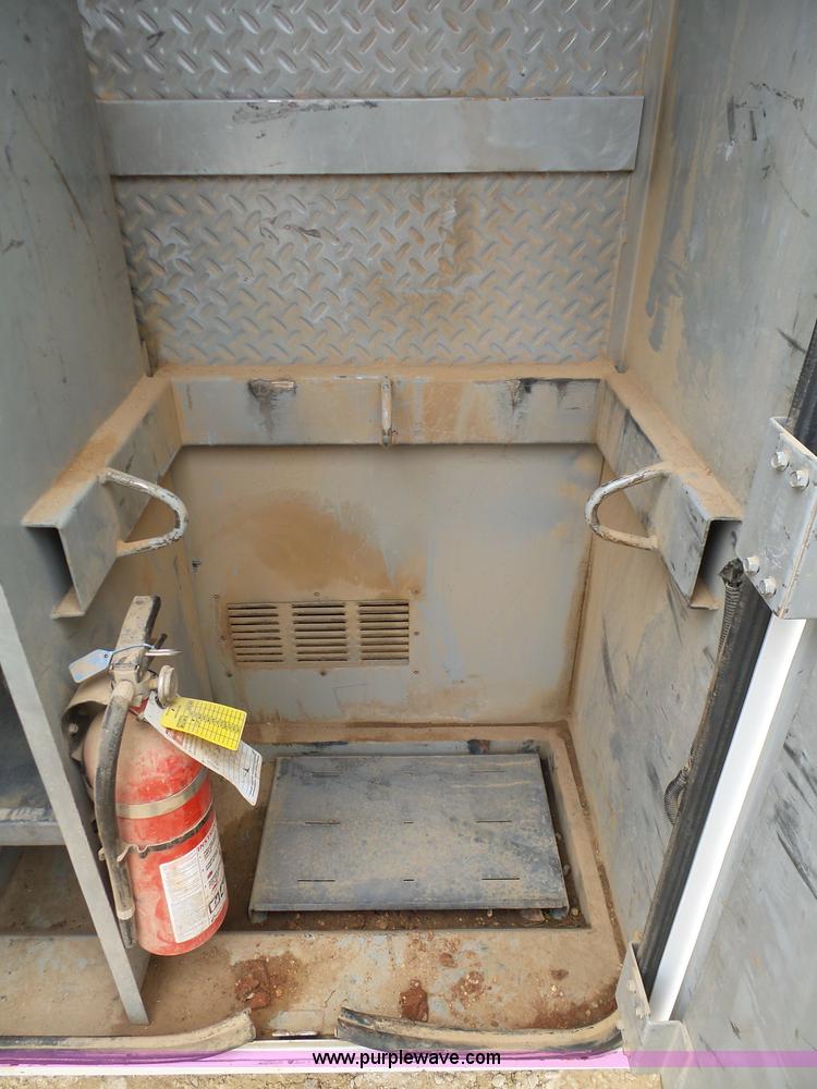 image for item K7670 2005 GMC C5500 service truck with crane