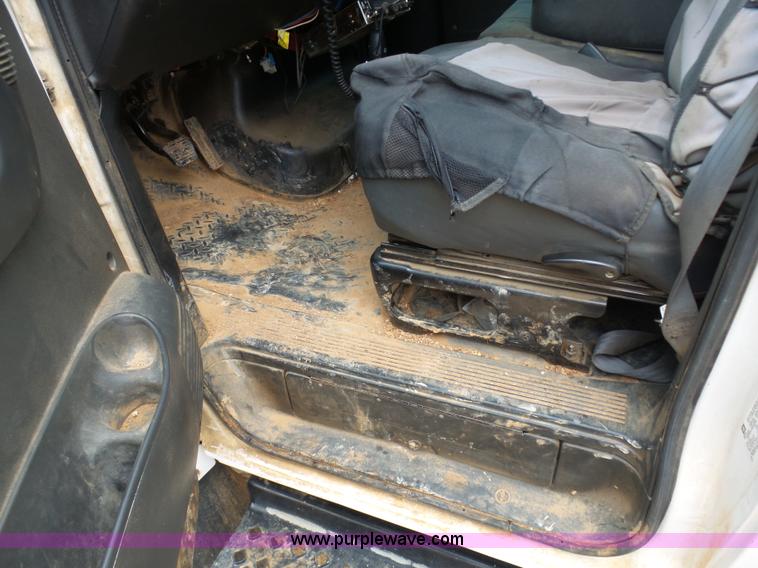 image for item K7670 2005 GMC C5500 service truck with crane