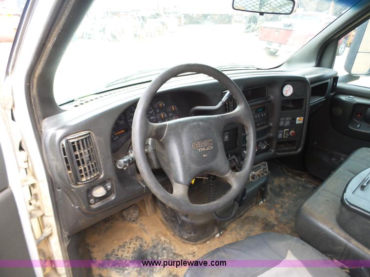 image for item K7670 2005 GMC C5500 service truck with crane