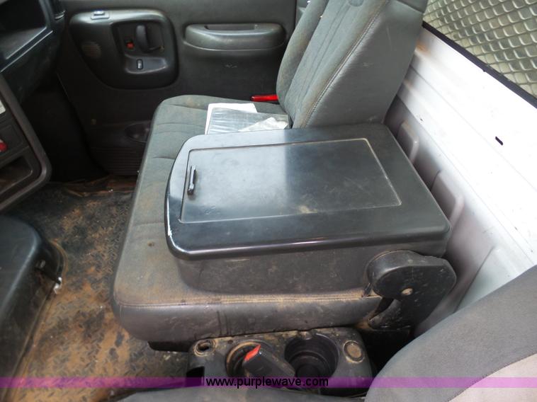 image for item K7670 2005 GMC C5500 service truck with crane