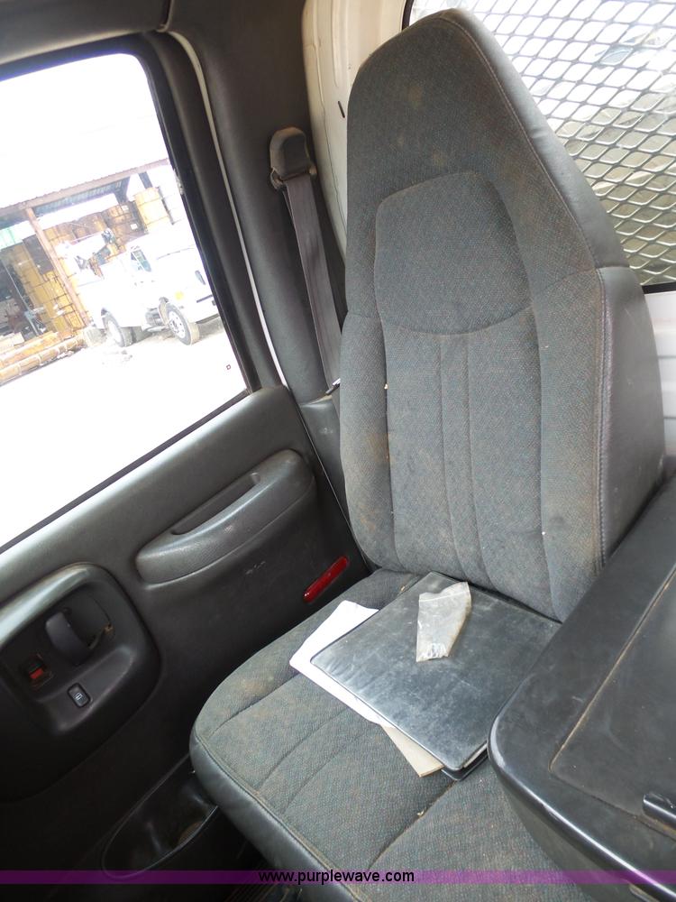 image for item K7670 2005 GMC C5500 service truck with crane