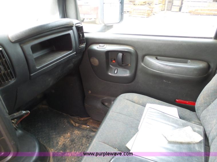 image for item K7670 2005 GMC C5500 service truck with crane