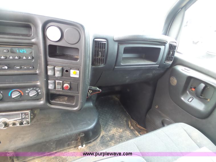 image for item K7670 2005 GMC C5500 service truck with crane