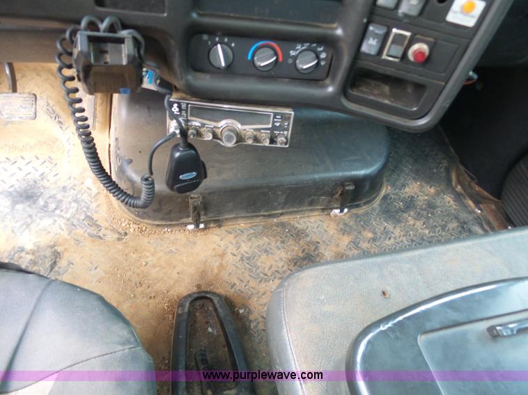 image for item K7670 2005 GMC C5500 service truck with crane