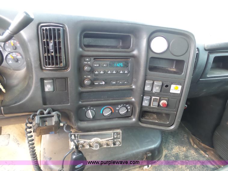 image for item K7670 2005 GMC C5500 service truck with crane