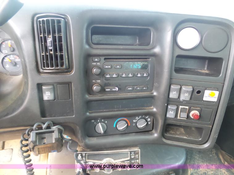 image for item K7670 2005 GMC C5500 service truck with crane