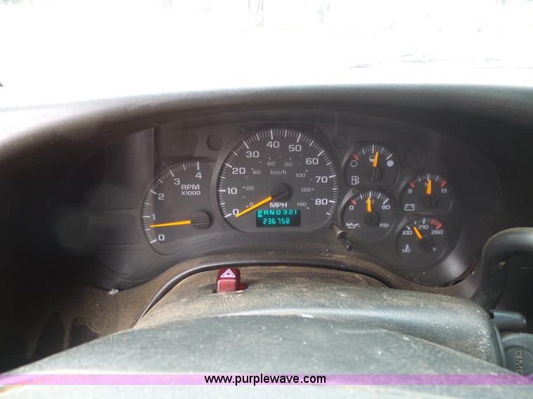 image for item K7670 2005 GMC C5500 service truck with crane