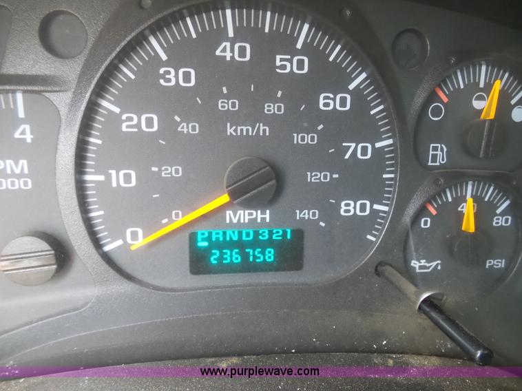 image for item K7670 2005 GMC C5500 service truck with crane