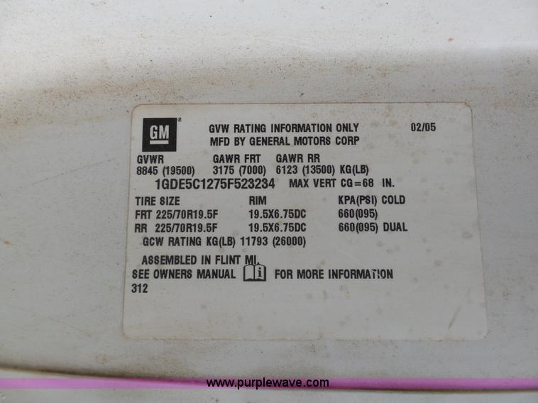 image for item K7670 2005 GMC C5500 service truck with crane