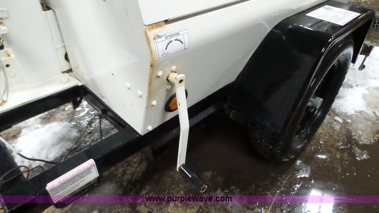 image for item L3920 2008 Terex AL4000 light tower