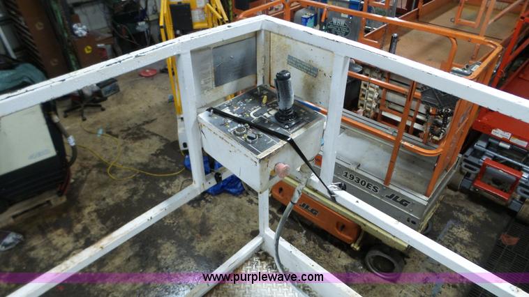 image for item L3922 1997 Snorkel SLH4084HD scissor lift