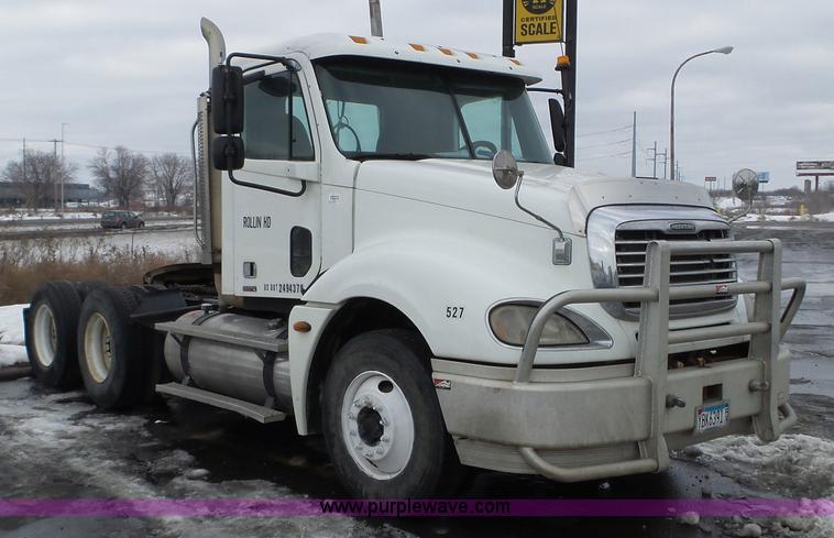 image for item L3929 2006 Freightliner Columbia semi truck