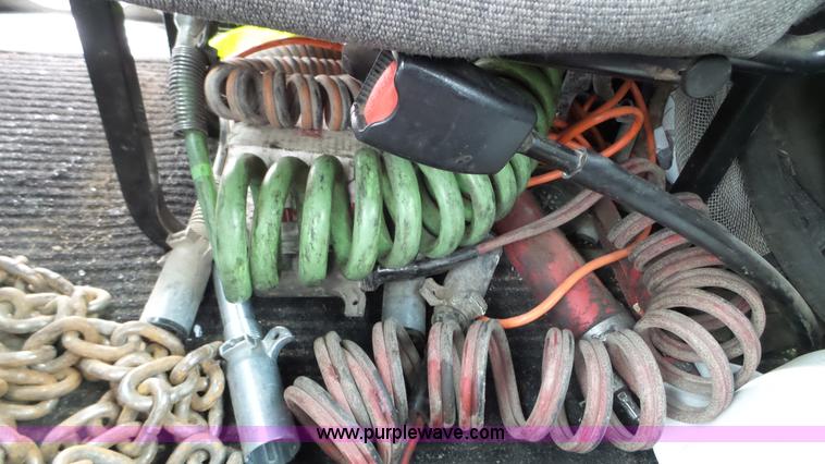 image for item L3929 2006 Freightliner Columbia semi truck