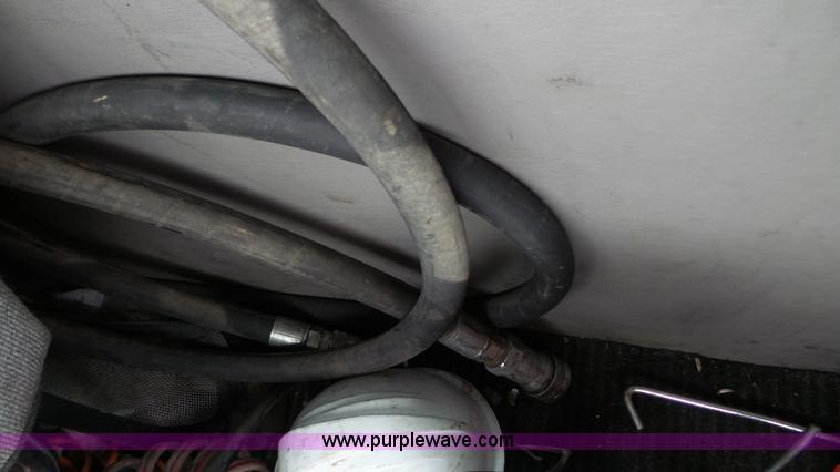 image for item L3929 2006 Freightliner Columbia semi truck