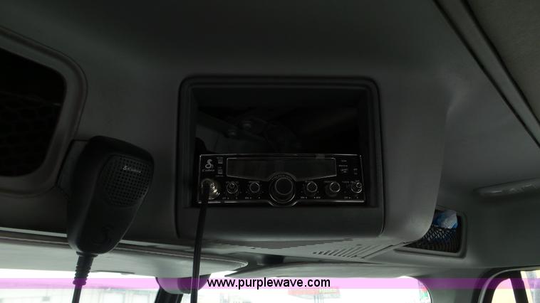 image for item L3929 2006 Freightliner Columbia semi truck