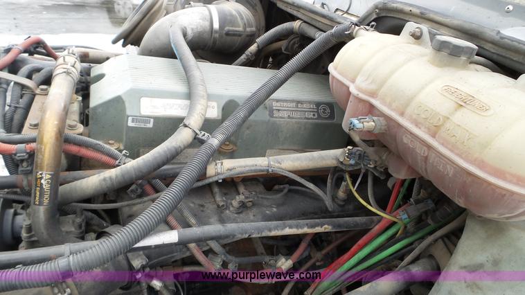 image for item L3929 2006 Freightliner Columbia semi truck