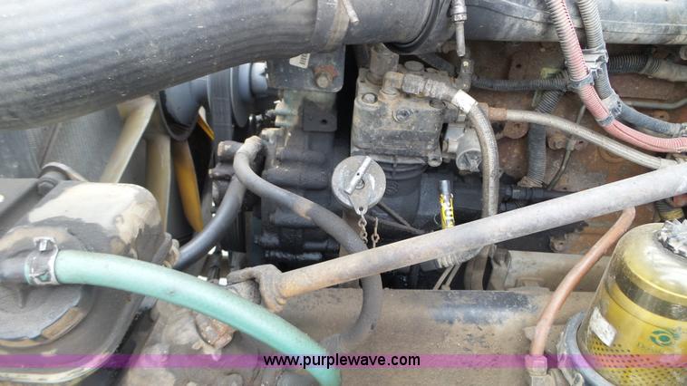 image for item L3929 2006 Freightliner Columbia semi truck