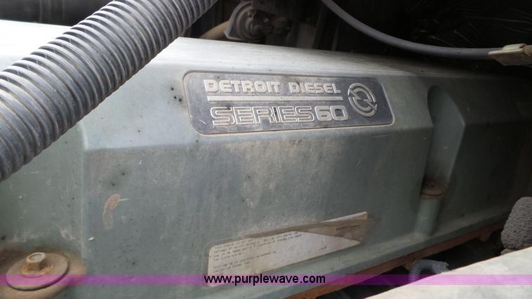 image for item L3929 2006 Freightliner Columbia semi truck