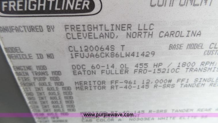 image for item L3929 2006 Freightliner Columbia semi truck