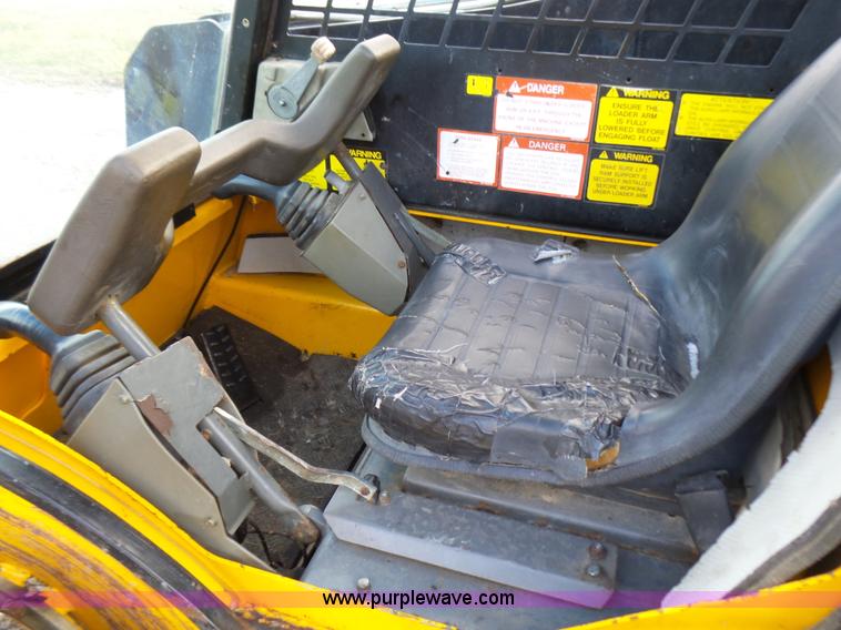 image for item L5390 1998 JCB 1105 skid steer