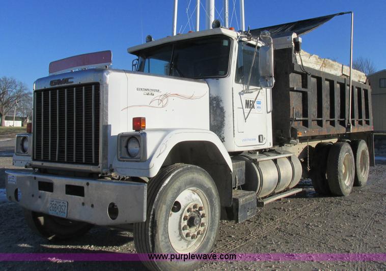 image for item L7011 1985 GMC dump truck