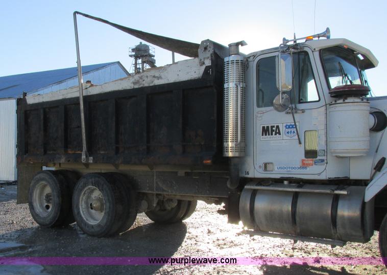 image for item L7011 1985 GMC dump truck