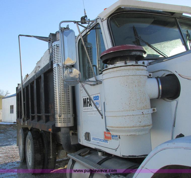 image for item L7011 1985 GMC dump truck