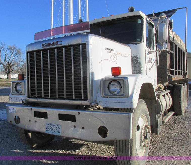 image for item L7011 1985 GMC dump truck