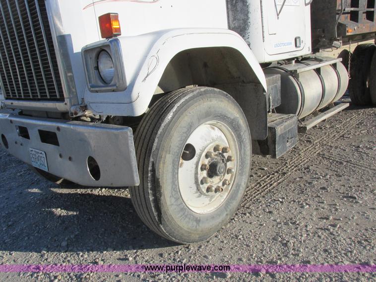 image for item L7011 1985 GMC dump truck