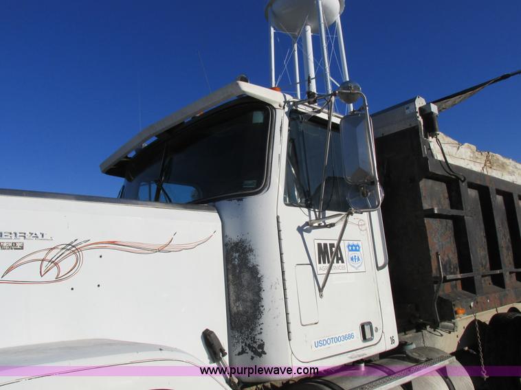 image for item L7011 1985 GMC dump truck