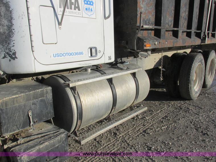 image for item L7011 1985 GMC dump truck