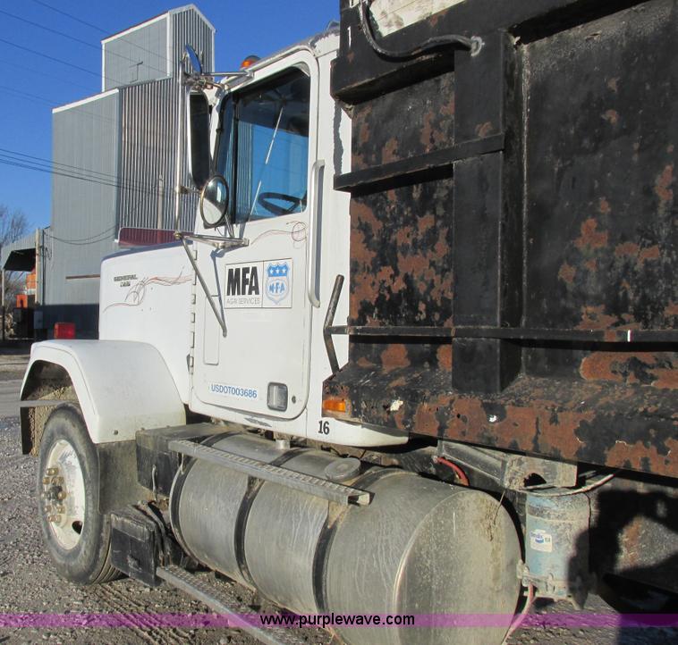 image for item L7011 1985 GMC dump truck