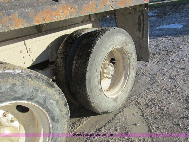 image for item L7011 1985 GMC dump truck