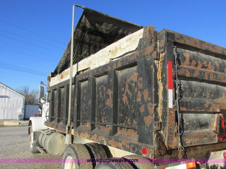 image for item L7011 1985 GMC dump truck