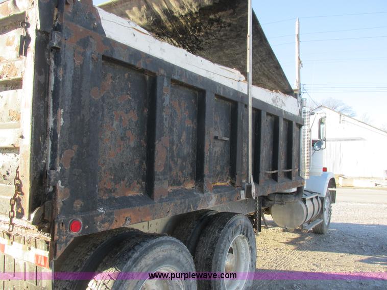 image for item L7011 1985 GMC dump truck