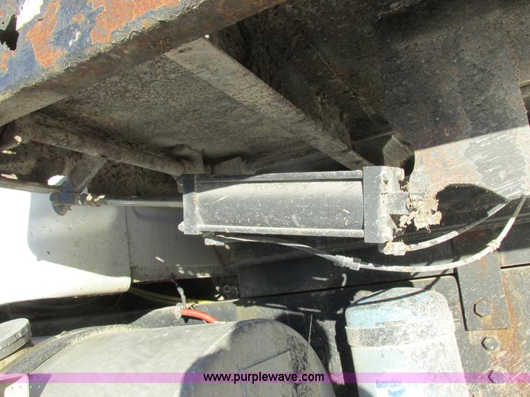 image for item L7011 1985 GMC dump truck