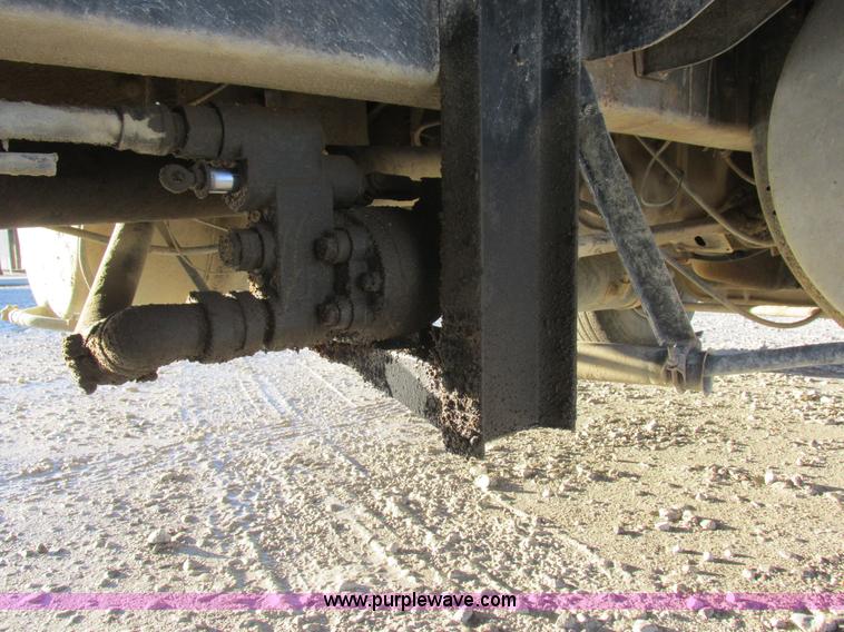 image for item L7011 1985 GMC dump truck