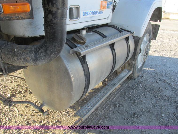 image for item L7011 1985 GMC dump truck