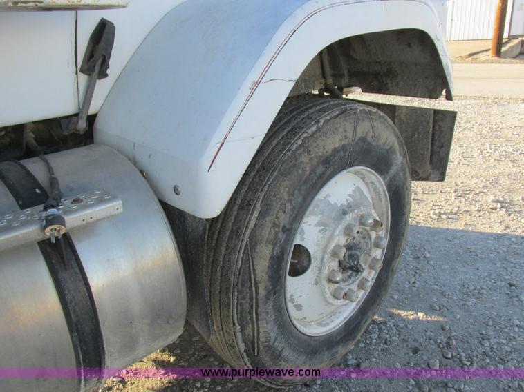 image for item L7011 1985 GMC dump truck