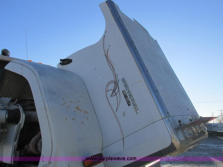 image for item L7011 1985 GMC dump truck