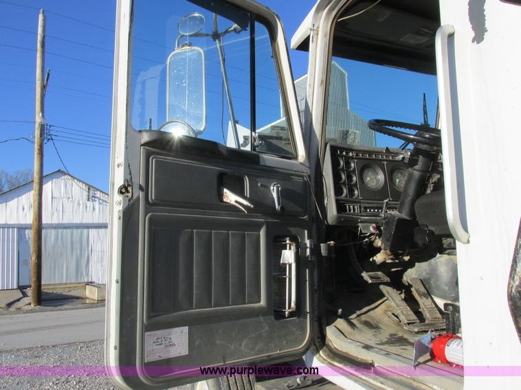 image for item L7011 1985 GMC dump truck