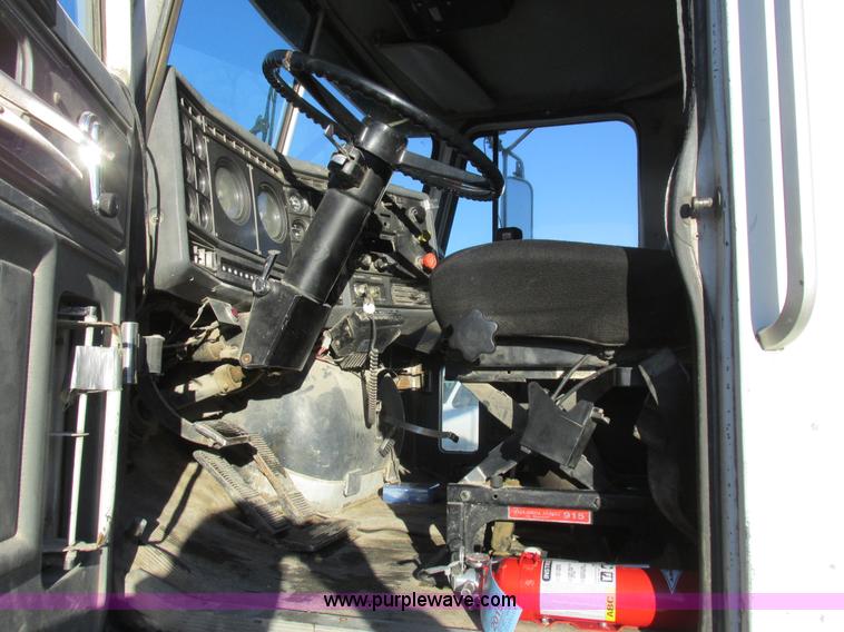 image for item L7011 1985 GMC dump truck