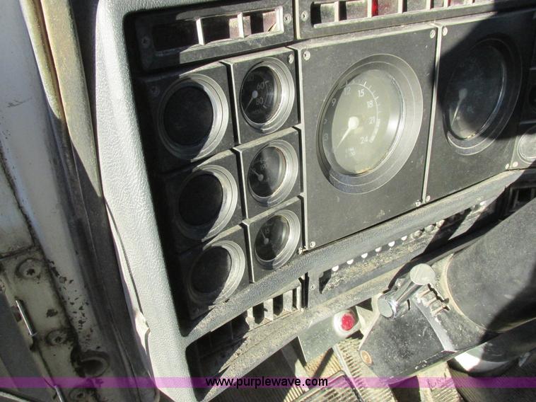 image for item L7011 1985 GMC dump truck