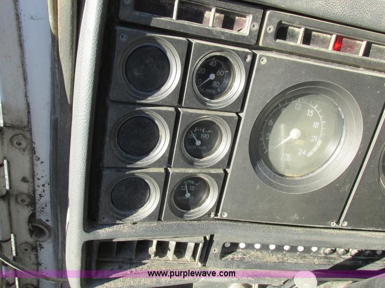 image for item L7011 1985 GMC dump truck