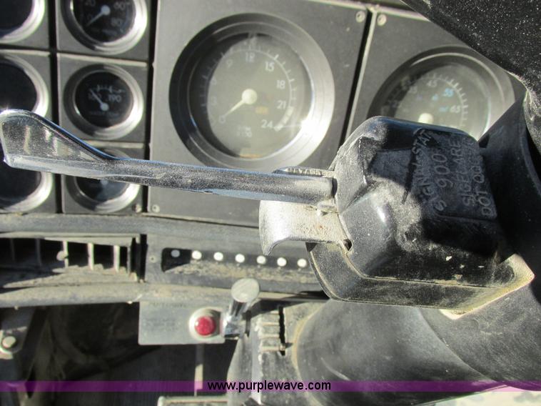 image for item L7011 1985 GMC dump truck