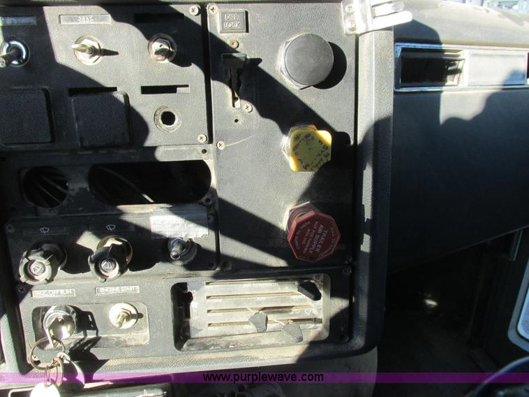 image for item L7011 1985 GMC dump truck