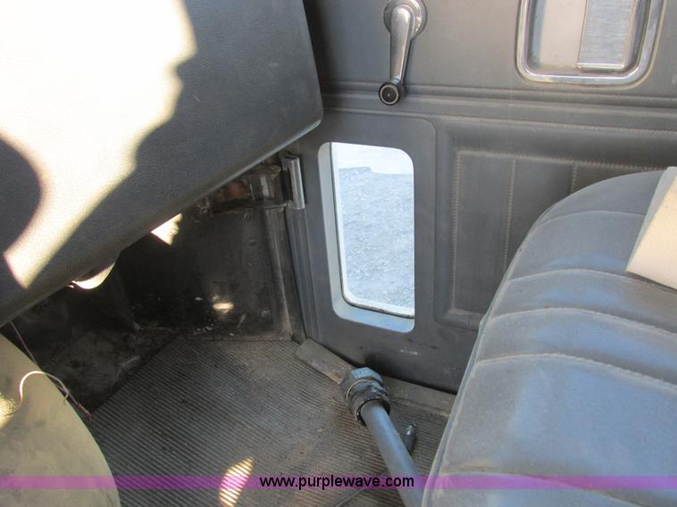 image for item L7011 1985 GMC dump truck